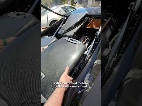 Un’auto che porta LE VALIGIE nel cofano MOTORE thumbnail