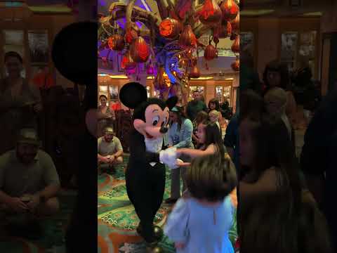 Cuánto cuesta navegar en el crucero más nuevo de Disney #disneycruise #crucero #disney thumbnail