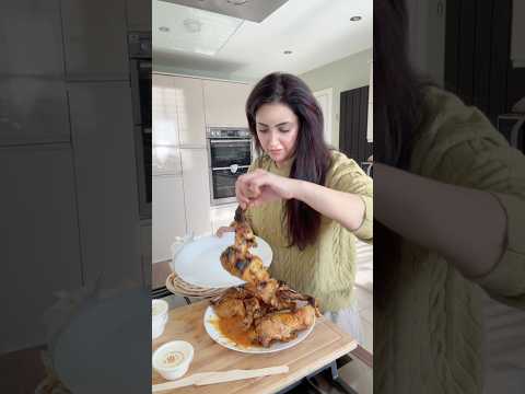 Had the yummiest moist chicken for dinner & always enjoy doing my Pakistani dress haul. thumbnail