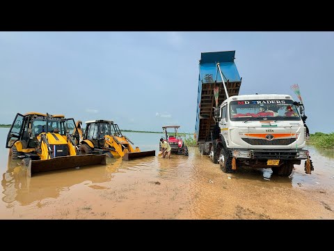 Washing Kirloskar JCB 3dx | JCB 3dx Eco | Mahindra Tractor and TATA Sign Truck in Pond thumbnail
