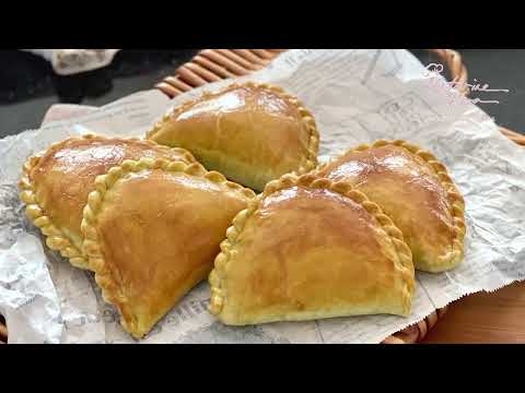 Pandan Kaya Puffs | Pandan Kaya Kok ｜ 香兰咖椰角 thumbnail