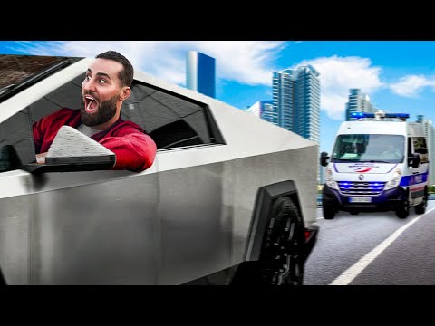 LA POLICE nous arrêtes en CYBERTRUCK de Tesla 👮‍♀️🚔🚨 ! 600 CHEVAUX 🚨 thumbnail