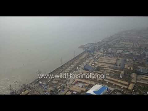 Pilgrims assemble at the Ganga and Bay of Bengal confluence thumbnail