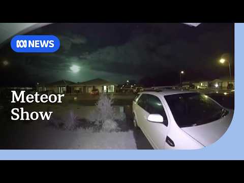 Footage shows 'fireball' meteor lighting up skies in eastern Australia | ABC NEWS thumbnail