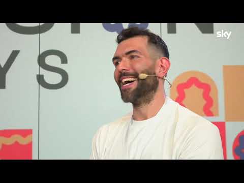 VOLEVO ESSERE ROBIN: Pippo Ricci racconta il proprio percorso di crescita e riscatto thumbnail