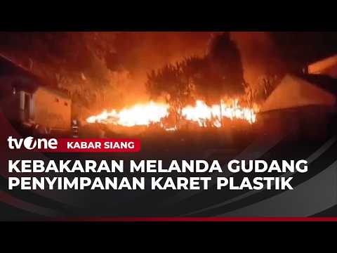 Kebakaran Hanguskan Gudang Penyimpanan Karet Plastik di Bandung | Kabar Siang thumbnail