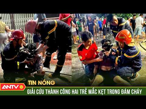 Cảnh sát lao vào đám cháy cứu 2 thiếu niên kẹt trong ngôi nhà | ANTV thumbnail