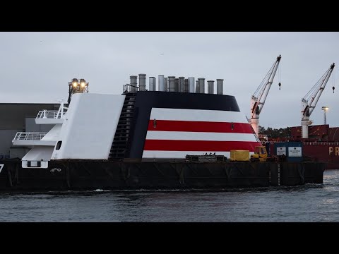 Funnel for the new Japanese Cruise Ship ASUKA III leaving the port of Świnoujście / PL thumbnail