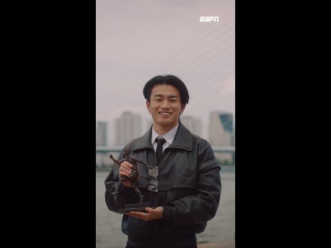 Ayase Ueda dankbaar na het ontvangen van de Willy van der Kuijlen-trofee 🇯🇵🔝🏆 thumbnail