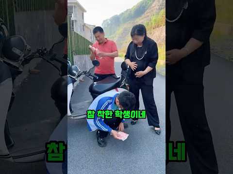 여자가 학생이 마시려던 물을 뺏은 이유 thumbnail