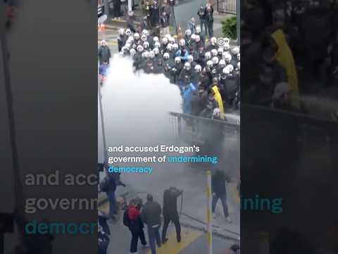 Turkish riot police storm opposition headquarters | DW News thumbnail