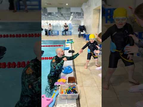 Заставляю детей радоваться силой 😁 #моястихия #swimming thumbnail