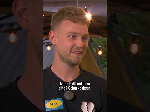 Iemand een potje schaakboksen?! ♟️🥊 #parelsvoordezwijnen #npostartnext thumbnail