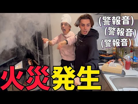 兄弟で料理企画中に電子レンジが爆発して大惨事に、、【一部始終】 thumbnail