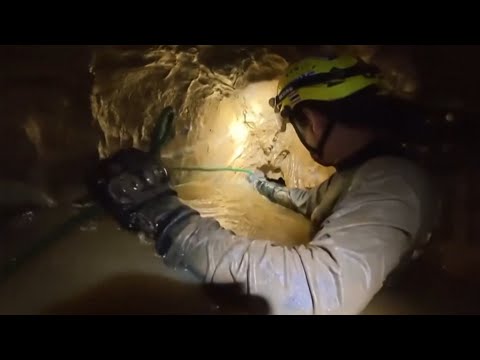 Australian diver joins highly dangerous Laos rescue mission thumbnail