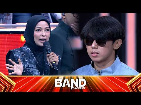Wow! Tantri “Kotak” Spill Tips & Trik Olah Pernapasan Saat Nyanyi Di Panggung! | Band Academy thumbnail