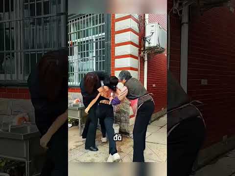 Xăm hình giả để trêu chọc mẹ và bà? thumbnail