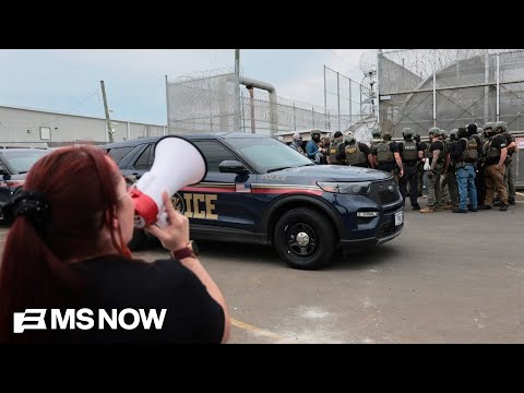 ‘A new level of stupid’: The Weeknight on DHS threats against Newark Airport after ICE protests thumbnail