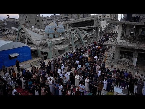 À Gaza ravagée par la guerre, les Palestiniens fêtent l'Aïd el-Adha dans les décombres thumbnail