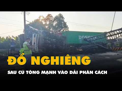 Xe tải đổ nghiêng giữa đường sau cú tông mạnh vào dải phân cách trên quốc lộ 5 thumbnail
