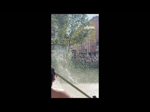 À Paris, opération anti-plongeons sur le canal Saint-Martin thumbnail
