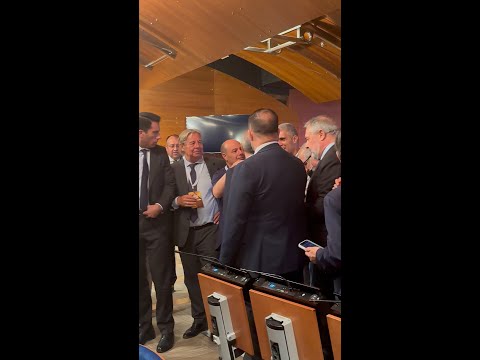 Así abandonó FLORENTINO PÉREZ el acto de presentación de campaña thumbnail