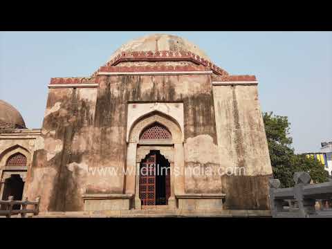 Medieval architecture and domes at Hauz Khas Complex, Delhi thumbnail