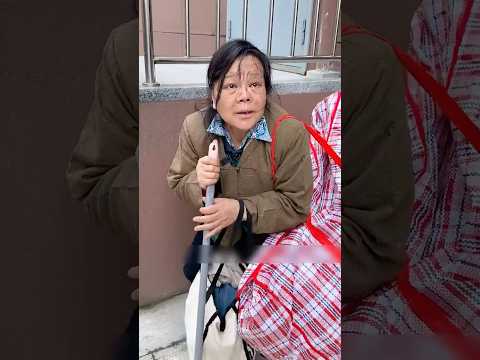 딸들한테 쫓겨난 엄마가 울며 아들 찾아간 이유 thumbnail