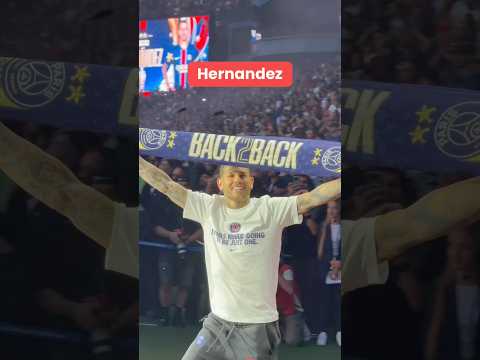 L’arrivée des 24 champions d’Europe au Parc des Princes thumbnail