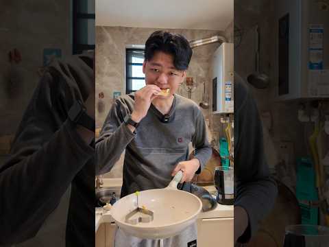 蛋變厚了 外焦裏不嫩了 還比用鍋鏟麻煩 但是好看啊! - 煎蛋模具 thumbnail