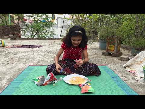 কৃতিকা Ring Rollz খাবারের প্যাকেট এর ভিতর থেকে কি কি নতুন Gift পেলো@Kritika Channel  thumbnail