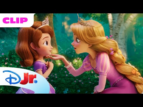 Sofia Meets Princess Rapunzel 💛 | Sofia the First: Royal Magic | @disneyjr thumbnail