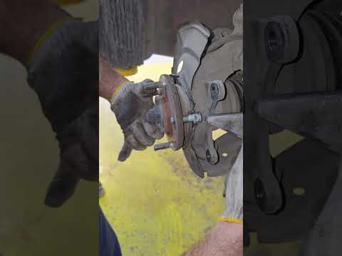 hyundai elantra front wheel stud changing trick #diy #garage #automotive thumbnail