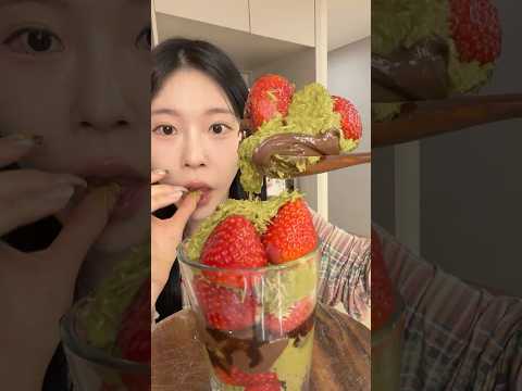 Dubai Strawberrys Chocholate Cup #dubai #strawberrys #choco #먹방 #mukbang thumbnail