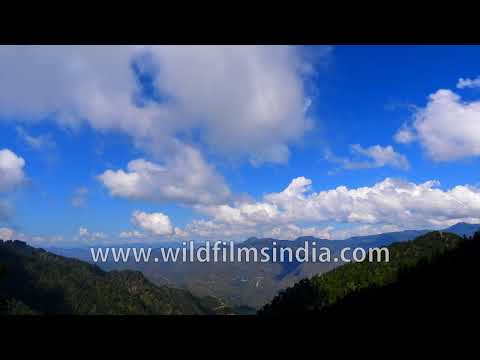 Sweeping clouds create stunning scenery in the Garhwal Himalaya thumbnail