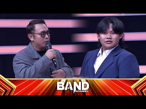 Ramzack dan Gilang Tukeran Jas! Rina Gak Mau Kalah Mau Nyanyi Bareng The Oldest! | Band Academy Semi thumbnail