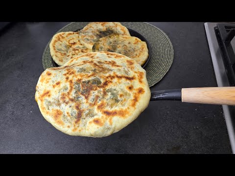 Batbout marocchino ripieno agli spinaci in padella, fatto in casa! Ricetta facile e senza forno thumbnail