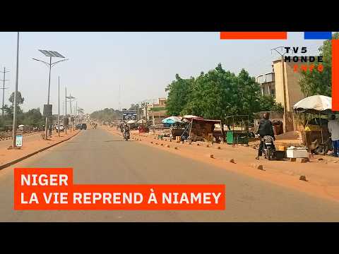 Niger : la vie reprend après l'attaque de l'aéroport de Niamey thumbnail