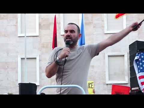Revolucioni i flamingove kundër Ramës, mijëra njerëz marshojnë në rrugët e Tiranës thumbnail