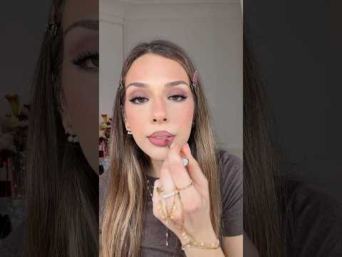 je me maquille par rapport à mon ÂGE thumbnail