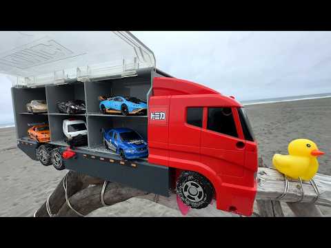 A red convoy truck and the sea☆ Find and play with 13 Tomica (miniature cars)! thumbnail