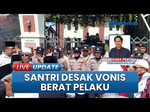 Santri Geruduk PN Sampang, Tuntut Penganiaya Guru Tugas Divonis Lebih 5 Tahun thumbnail